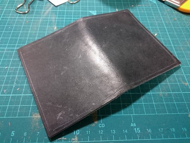 二つ折りのパスケースを作る 3 外革合体編 不器用貧乏によろしく 二つ折りのパスケースを作る 3 外革合体編 不器用貧乏によろしく