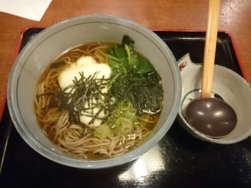 美伊屋にやってきました。寒かったので・・・とろろそば