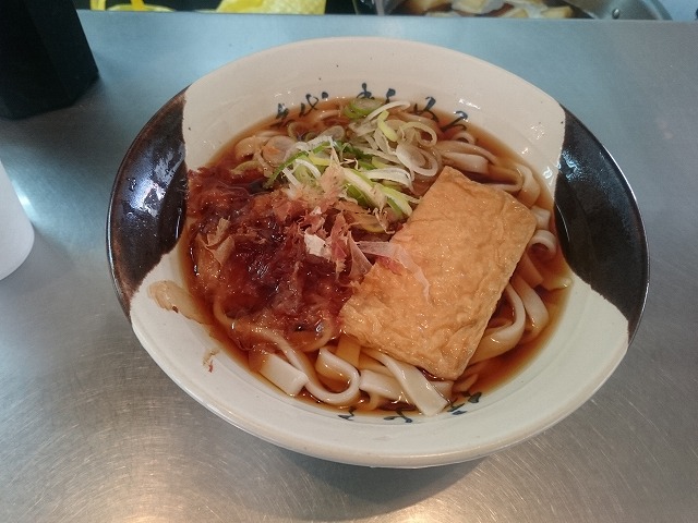 名代きしめん 住よし JR千種駅ホーム店にやってきました。寒いからきしめん喰った