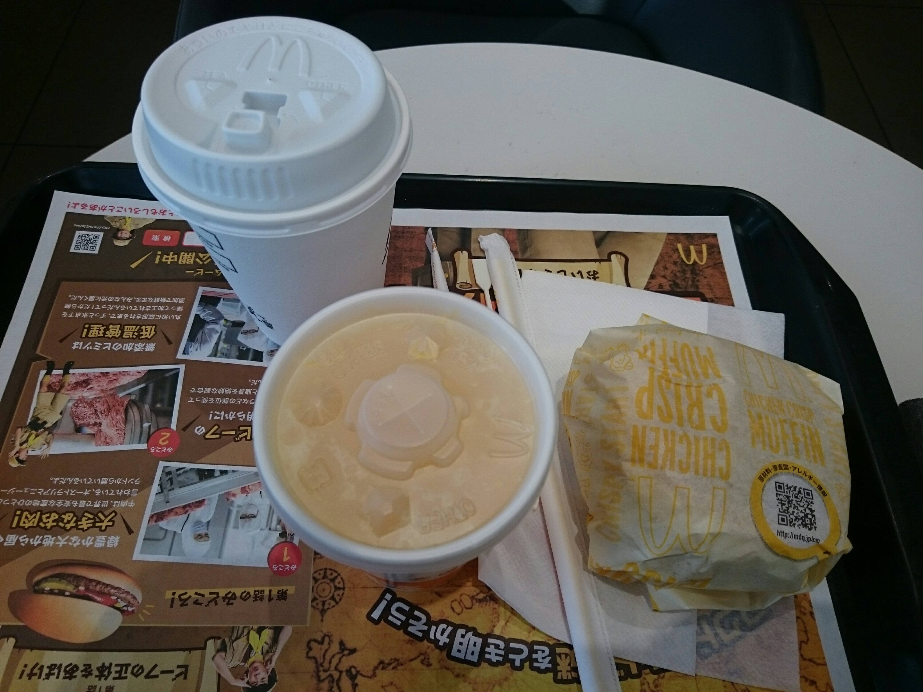 マクドナルド 一社店にやってきました。待ち合わせ中