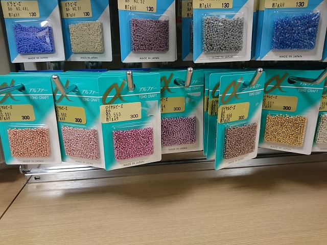 大塚屋 車道本店にやってきました。TOHOのビーズが40%引きだった。テンカラ用に買いますか・・・。