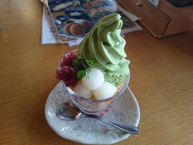 土岐市にあるバーデンパークSOGIにやってきました。風呂上がりに白玉あずきパフェを食った。