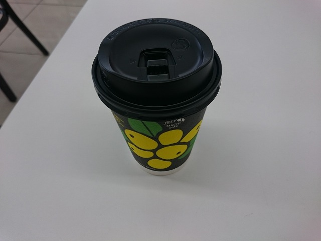 ローソン 一社駅前店にやってきました。コーヒーも飲みたくなった・・・