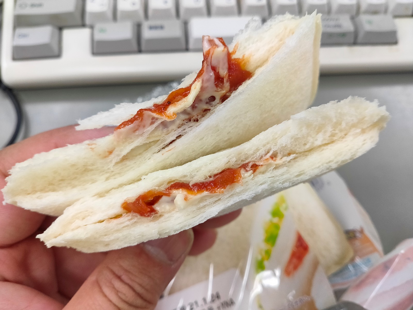 ヤマザキランチパック「ピザソース&チーズ」を食べてみた　#ランチパック