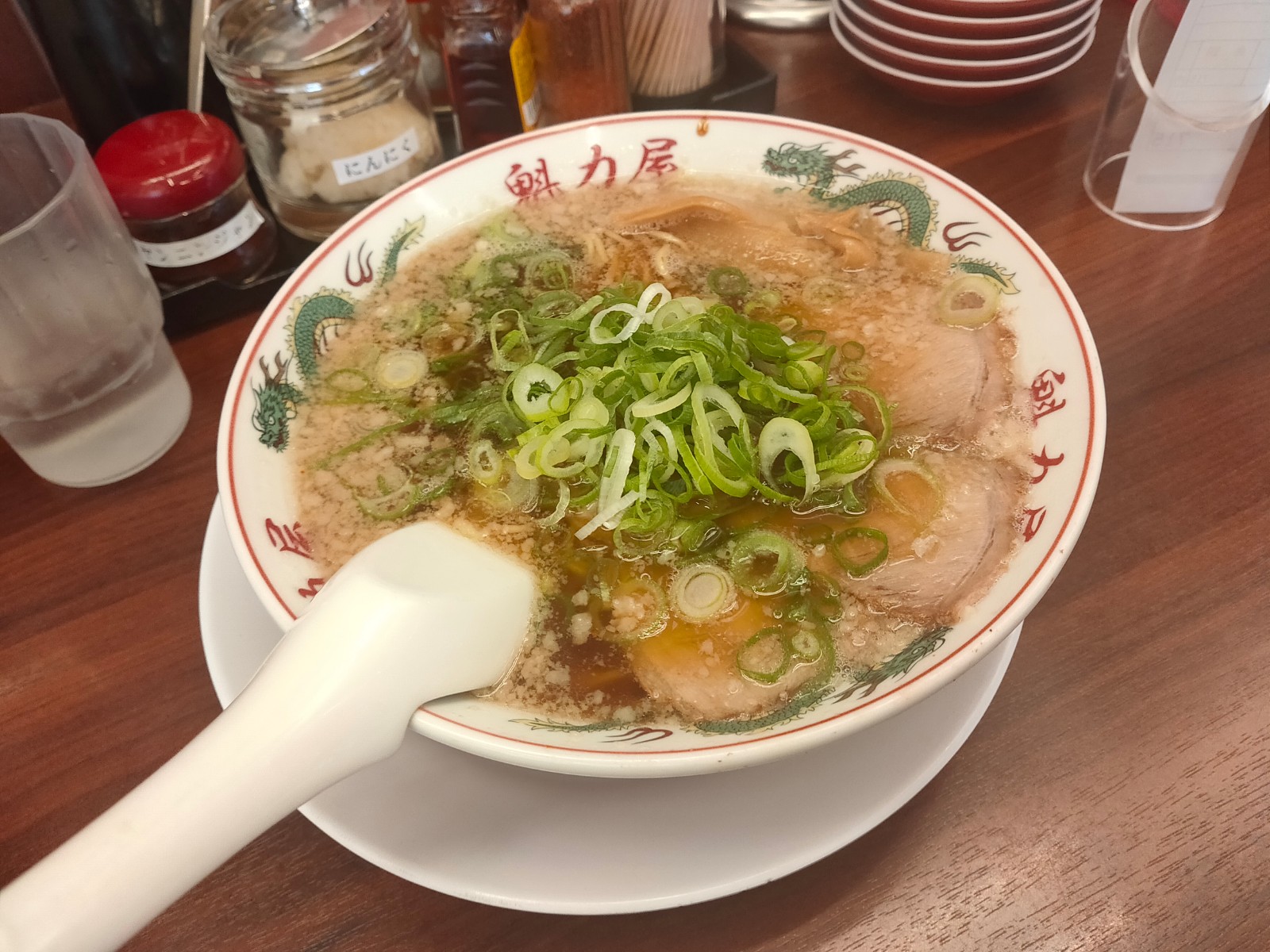 魁力屋 瑞穂店にやってきました。おやつにネギです 。