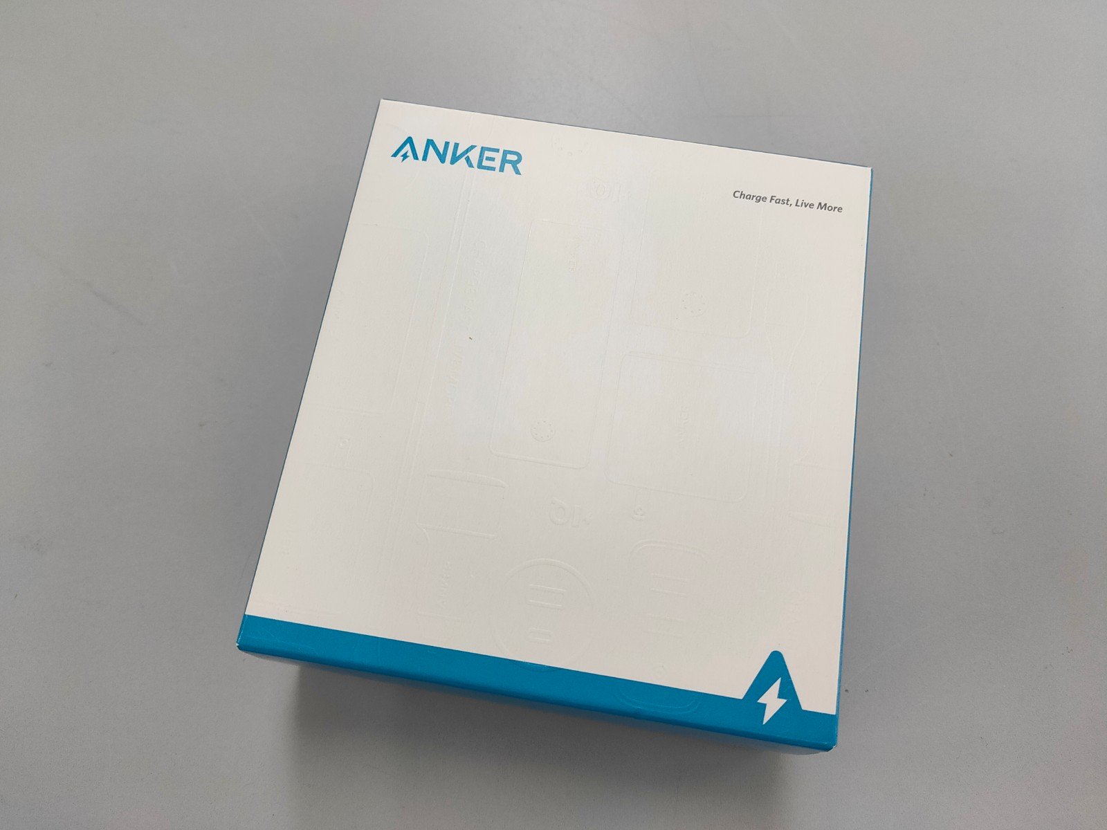 シガーソケットUSB電源（Anker PowerDrive 2 Alloy（24W 2ポートカーチャージャー)）をレンタカーのプロボックスにくっつけてみた